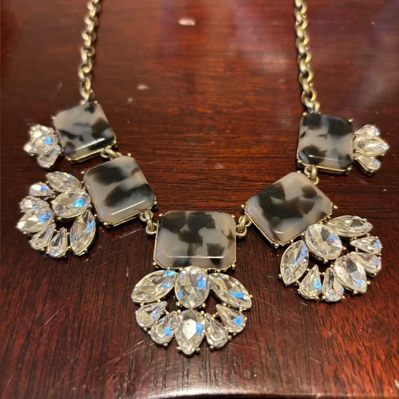 J CREW RHINESTONE STATEMENT NECKLACE GUC GOLD TONE - Picture 2 of 2